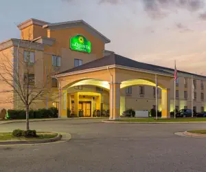 Photo 3 - La Quinta by Wyndham Richmond - Kings Dominion