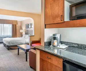 Photo 2 - Clarion Pointe Medford