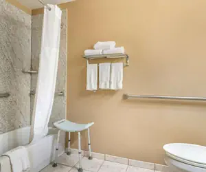 Photo 4 - Clarion Pointe Medford