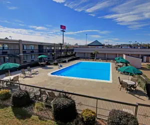 Photo 4 - Ramada by Wyndham Macon