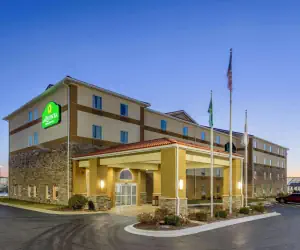 Photo 4 - La Quinta by Wyndham Rockford