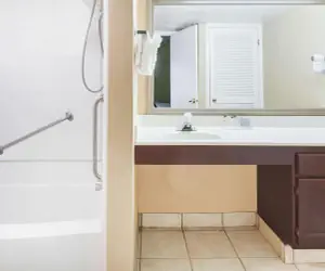 Photo 3 - Hawthorn Extended Stay by Wyndham Columbus