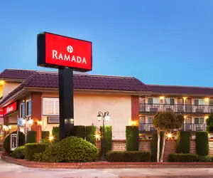 Photo 2 - Ramada by Wyndham Pasadena