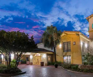 Photo 2 - La Quinta Inn by Wyndham San Antonio Market Square