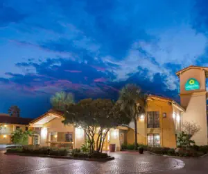 Photo 3 - La Quinta Inn by Wyndham San Antonio Market Square
