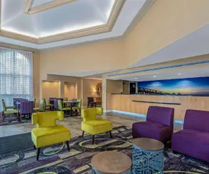 Photo 4 - La Quinta by Wyndham Naples Downtown