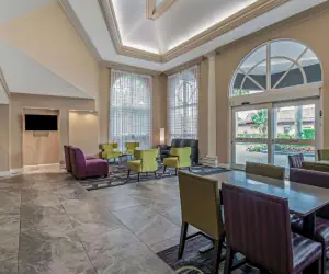 Photo 3 - La Quinta by Wyndham Naples Downtown