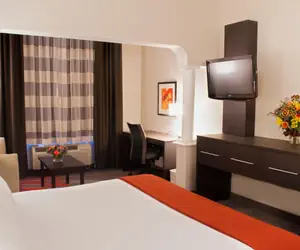 Photo 5 - Holiday Inn Express Hotel & Suites Pittsburgh-South Side, an IHG Hotel