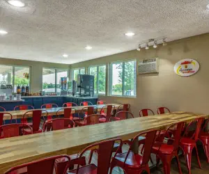 Photo 4 - Super 8 by Wyndham Duluth