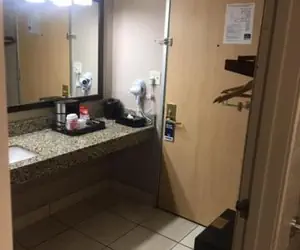 Photo 2 - Boarders Inn & Suites by Cobblestone Hotels - Grand Island