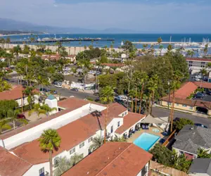 Photo 2 - Mason Beach Inn