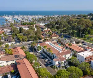 Photo 5 - Mason Beach Inn