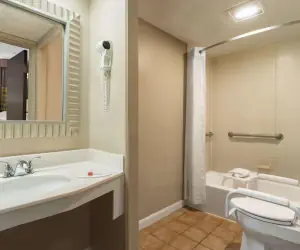 Photo 3 - Super 8 by Wyndham West Greenwich/Providence