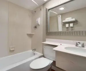 Photo 2 - Super 8 by Wyndham West Greenwich/Providence