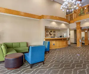 Photo 4 - Comfort Suites Salem