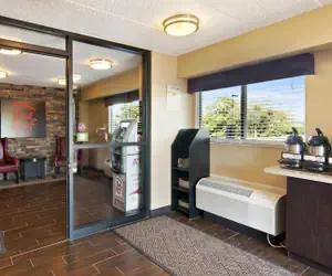 Photo 4 - Red Roof Inn Fairmont