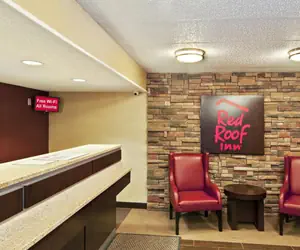 Photo 3 - Red Roof Inn Fairmont