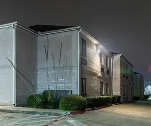 Photo 3 - Red Roof Inn Fort Worth - Saginaw