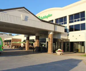 Photo 2 - Holiday Inn Des Moines-Airport Conf Center, an IHG Hotel