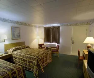 Photo 4 - America's Best Value Inn Litchfield