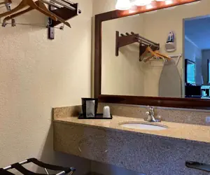 Photo 5 - Econo Lodge