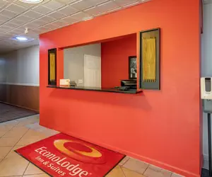 Photo 4 - Econo Lodge Inn & Suites