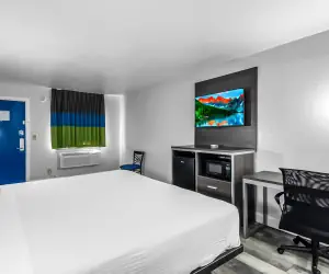 Photo 4 - SureStay Hotel by Best Western Oklahoma City West