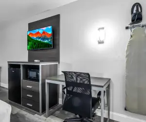 Photo 5 - SureStay Hotel by Best Western Oklahoma City West