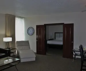 Photo 4 - Holiday Inn Des Moines-Airport Conf Center, an IHG Hotel