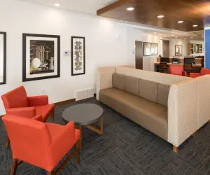 Photo 5 - Holiday Inn Express Hotel & Suites Bay City, an IHG Hotel