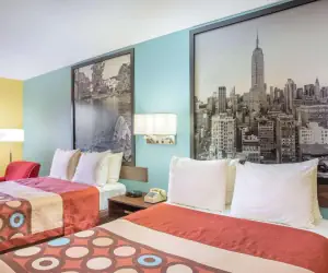 Photo 4 - Super 8 by Wyndham Forest Park