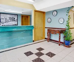 Photo 3 - Super 8 by Wyndham Forest Park