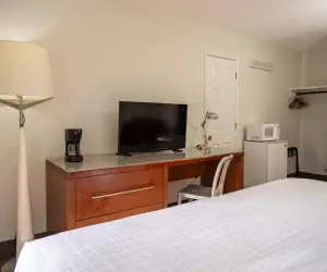 Photo 5 - Riverfront Inn Roseburg