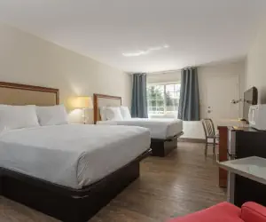 Photo 2 - Riverfront Inn Roseburg