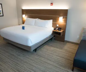Photo 4 - Holiday Inn Express & Suites - Merrillville, an IHG Hotel