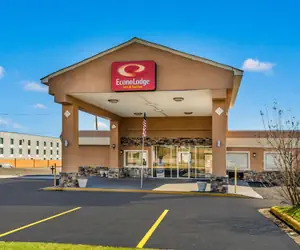 Photo 3 - Econo Lodge Inn & Suites
