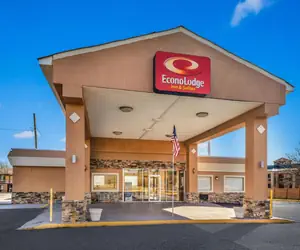 Photo 4 - Econo Lodge Inn & Suites