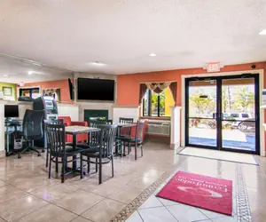 Photo 5 - Econo Lodge Atlanta Airport East