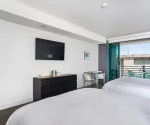 Photo 3 - Heat Hotel