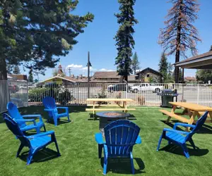 Photo 5 - Bluebird Day Inn & Suites