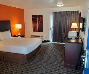 Photo 2 - Howard Johnson by Wyndham Spokane