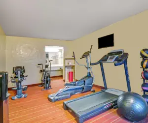 Photo 3 - Days Inn by Wyndham Louisville Airport Fair and Expo Center