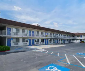 Photo 3 - Motel 6 Lost Hills / Buttonwillow Racetrack