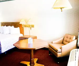 Photo 4 - Econo Lodge Inn & Suites