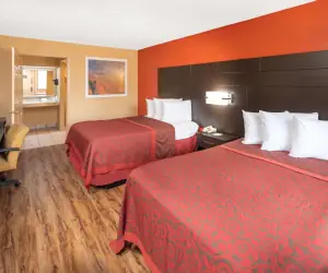 Photo 4 - Days Inn by Wyndham Tupelo