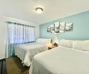 Photo 2 - Bluebird Day Inn & Suites