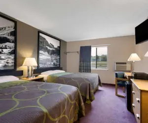 Photo 2 - Super 8 by Wyndham Helena