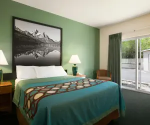 Photo 5 - Super 8 by Wyndham Salmon