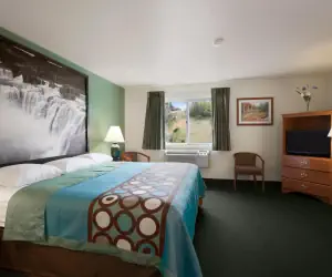 Photo 4 - Super 8 by Wyndham Salmon