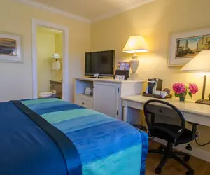 Photo 4 - Continental Inn